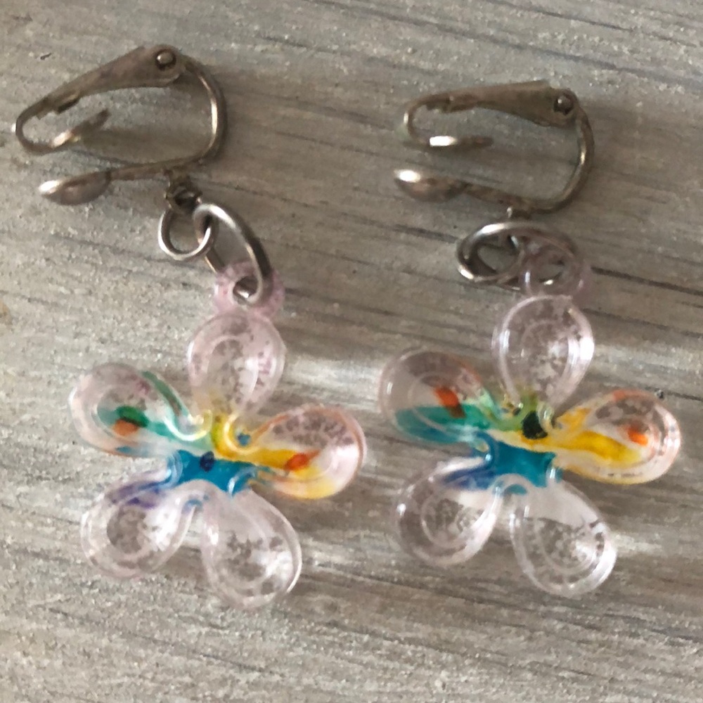 Flower earring okay for non piercing ears